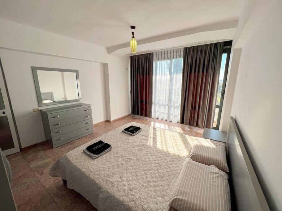 Scanderbeg Square 2Br Apt Тирана Екстериор снимка