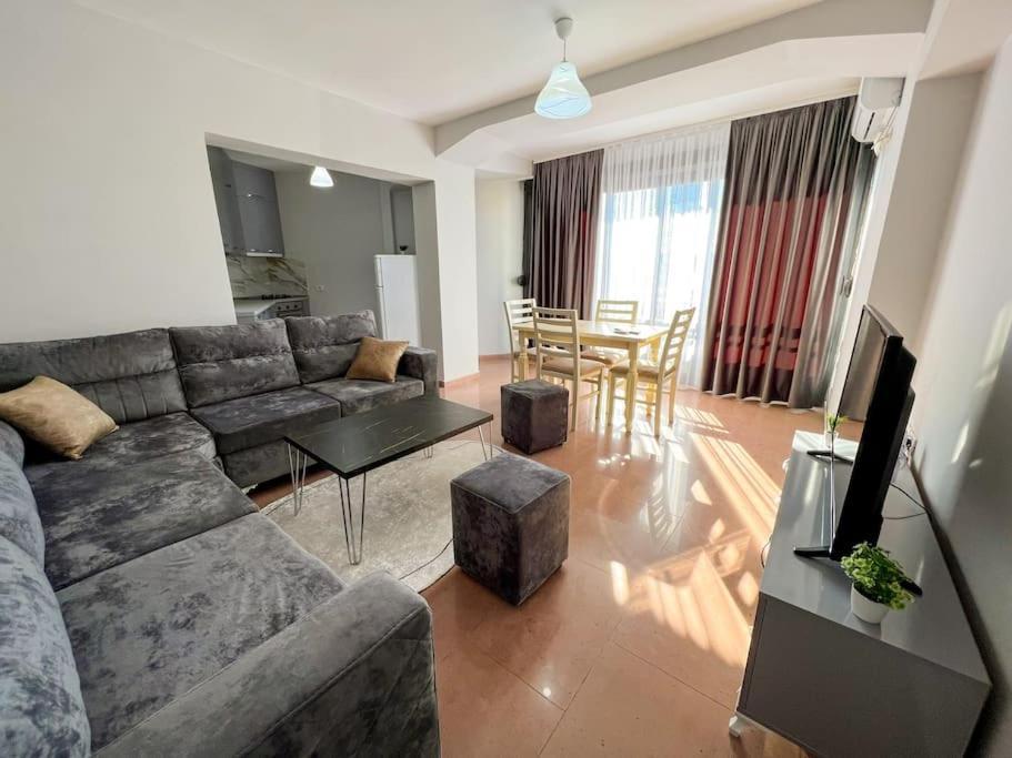 Scanderbeg Square 2Br Apt Тирана Екстериор снимка