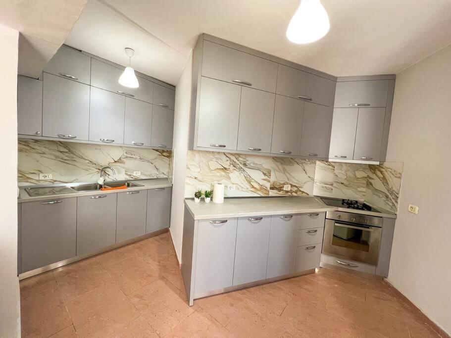 Scanderbeg Square 2Br Apt Тирана Екстериор снимка